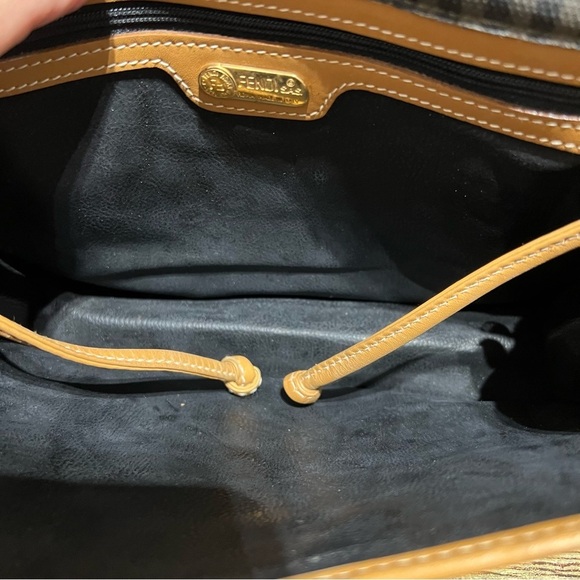 Fendi Vintage Roma Crossbody - Picture 10 of 12